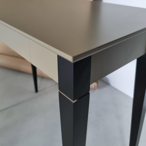 MIMO Schreibtisch 65x40cm Schwarz Beine Helle Minze